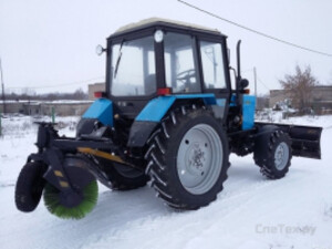 Трактор со щеткой на базе МТЗ Беларус 920