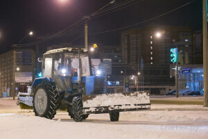 Трактор МТЗ 82.1 снегоуборочный 
